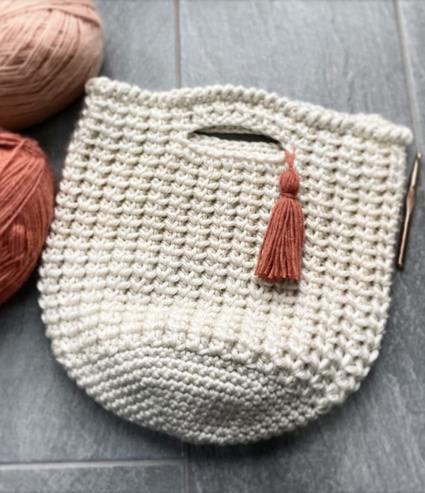 Crochet Pattern, The Sutton Crochet Bag in 2 Sizes